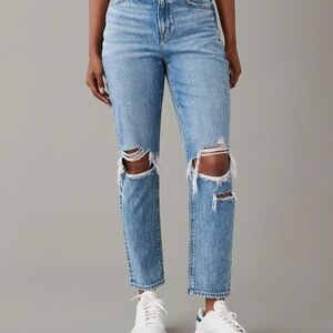 AE Strigid Ripped Mom Jean